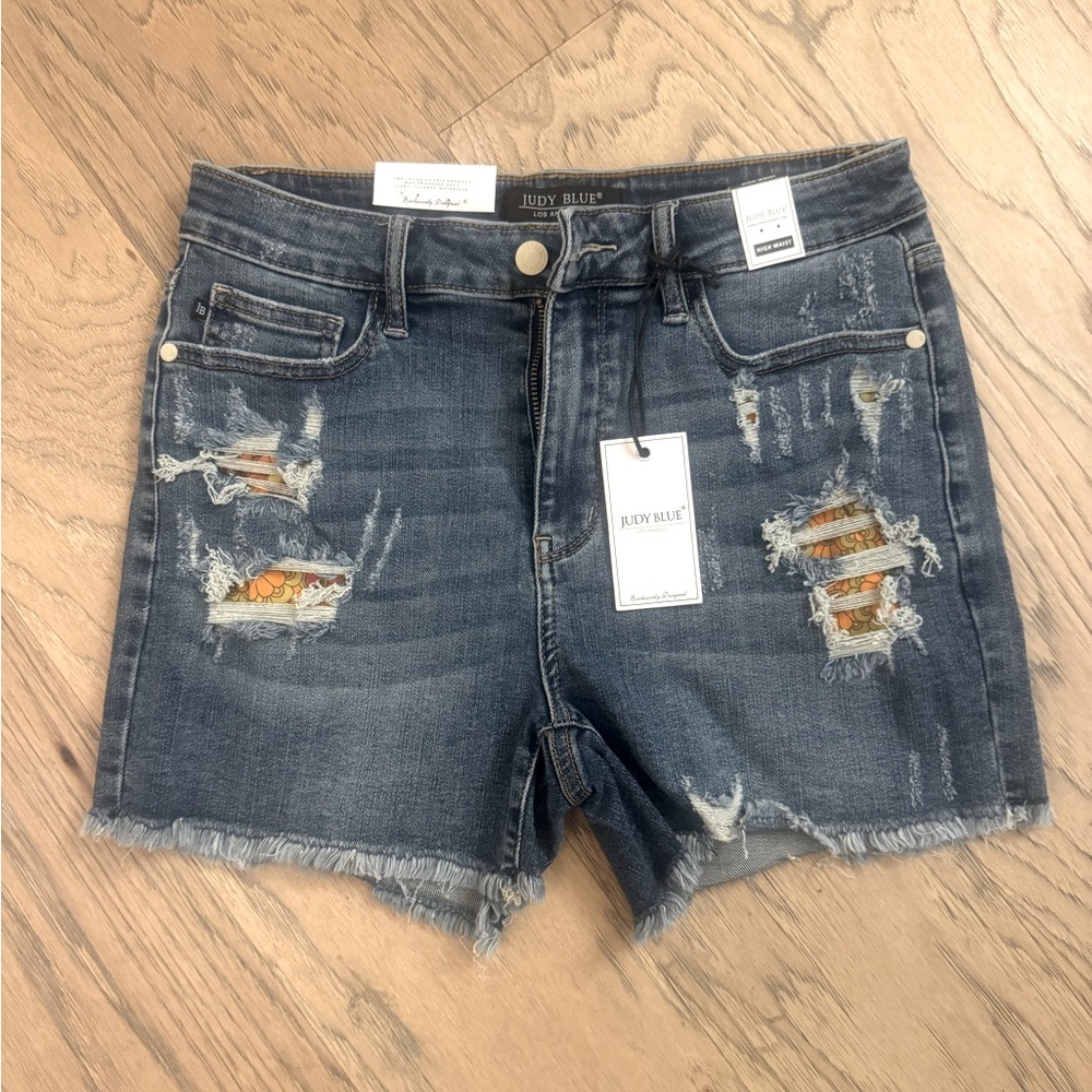 NWT Judy Blue Distressed Jean Shorts with Floral Pattern underlay - Medium